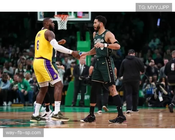 塔图姆利用挡拆拉开防守空间，持续提升关键时刻得分效率